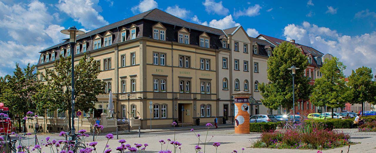 Unser Hotel ist zentral am August-Baudert-Platz gelegen.